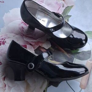 Girl’s American Eagle 1” heel dress shoes skid resistant black size 10 1/2